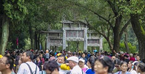 &ldquo;惠游湖北&middot;豫約襄陽(yáng)&rdquo;古隆中景區(qū)迎萬人跨省旅游團(tuán)